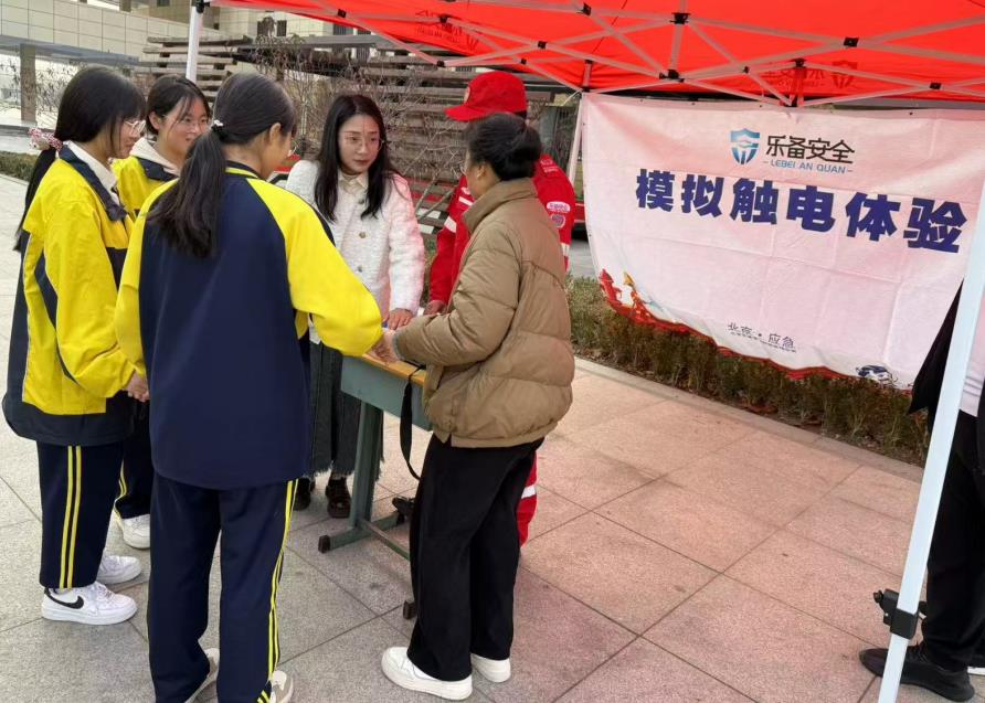 武邑职教中心组织2024年安全技能培训暨共创平安校园体验活动